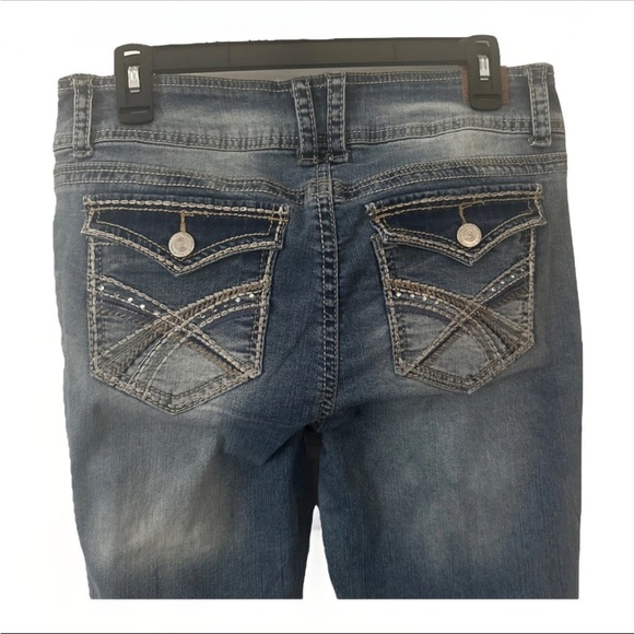 Wallflower Women's Blue Flare Bootcut Mid rise Jeans 11 Short - Picture 3 of 5